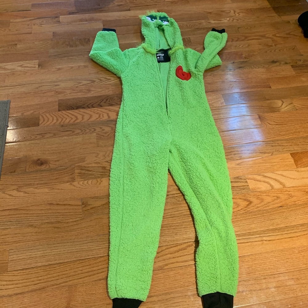 Woman’s pj grinch size medium